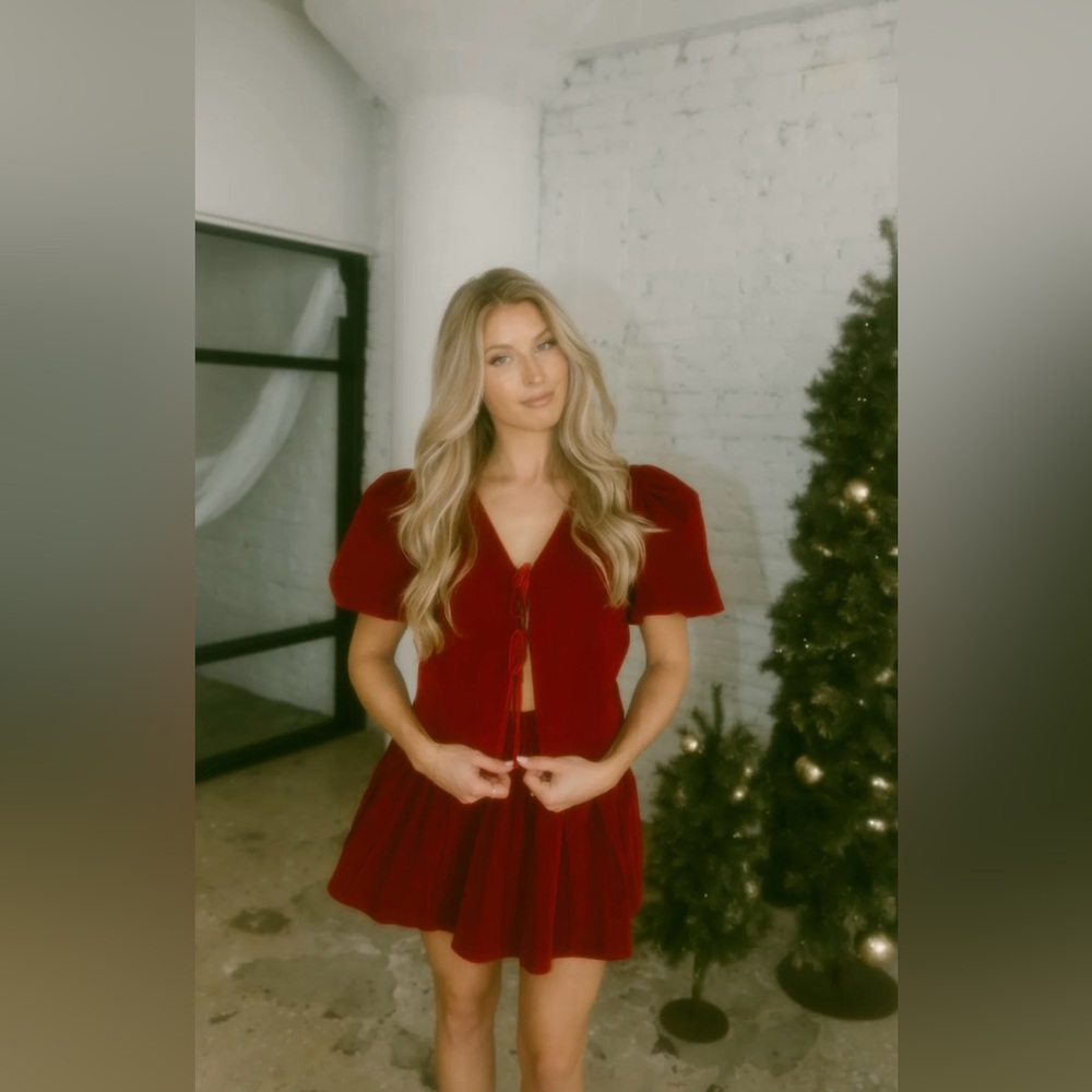 Lane 201 Merry Me Red Velvet Two-Piece Set Holiday Party, Christmas NWT Size S/M - Picture 2 of 6